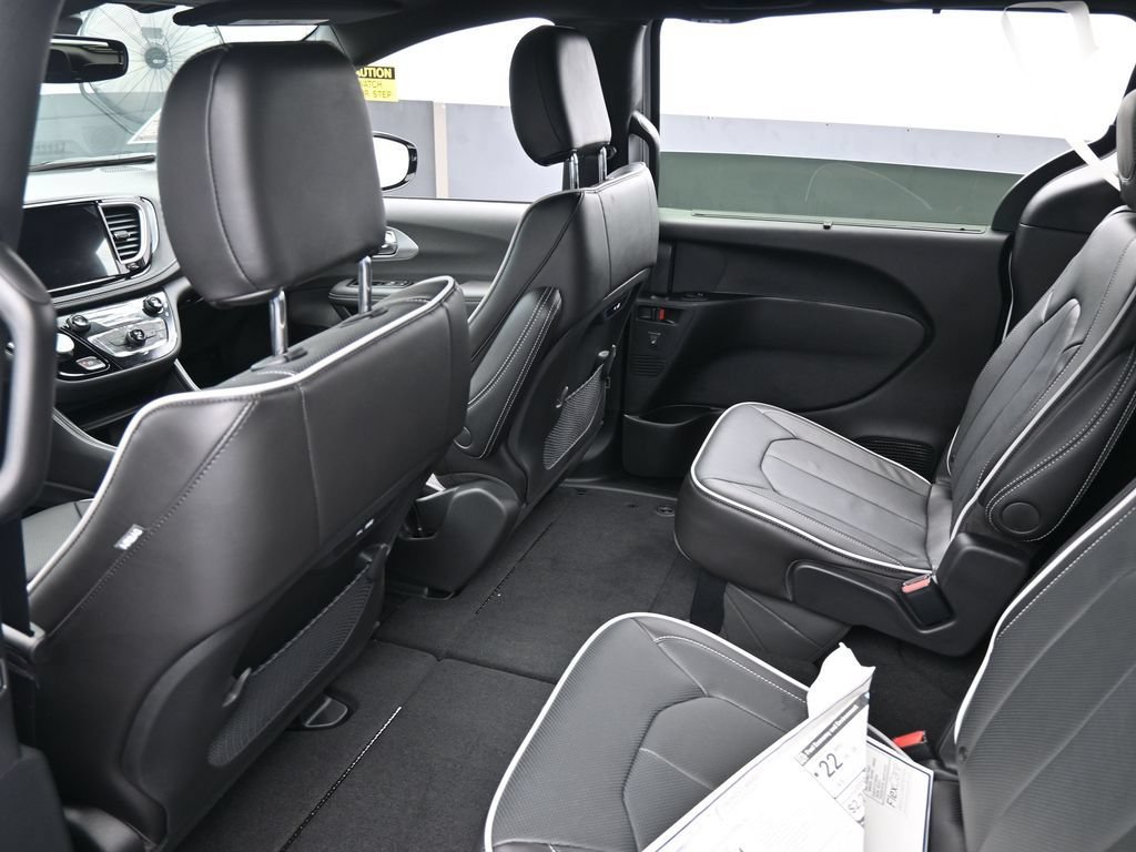 New 2026 Chrysler Pacifica Limited w/ S Appearance Package FWD image 27