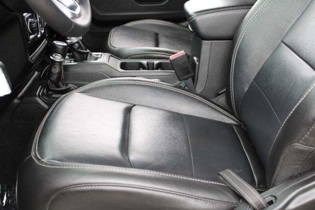 Used 2023 Jeep Wrangler Unlimited Sahara image 38