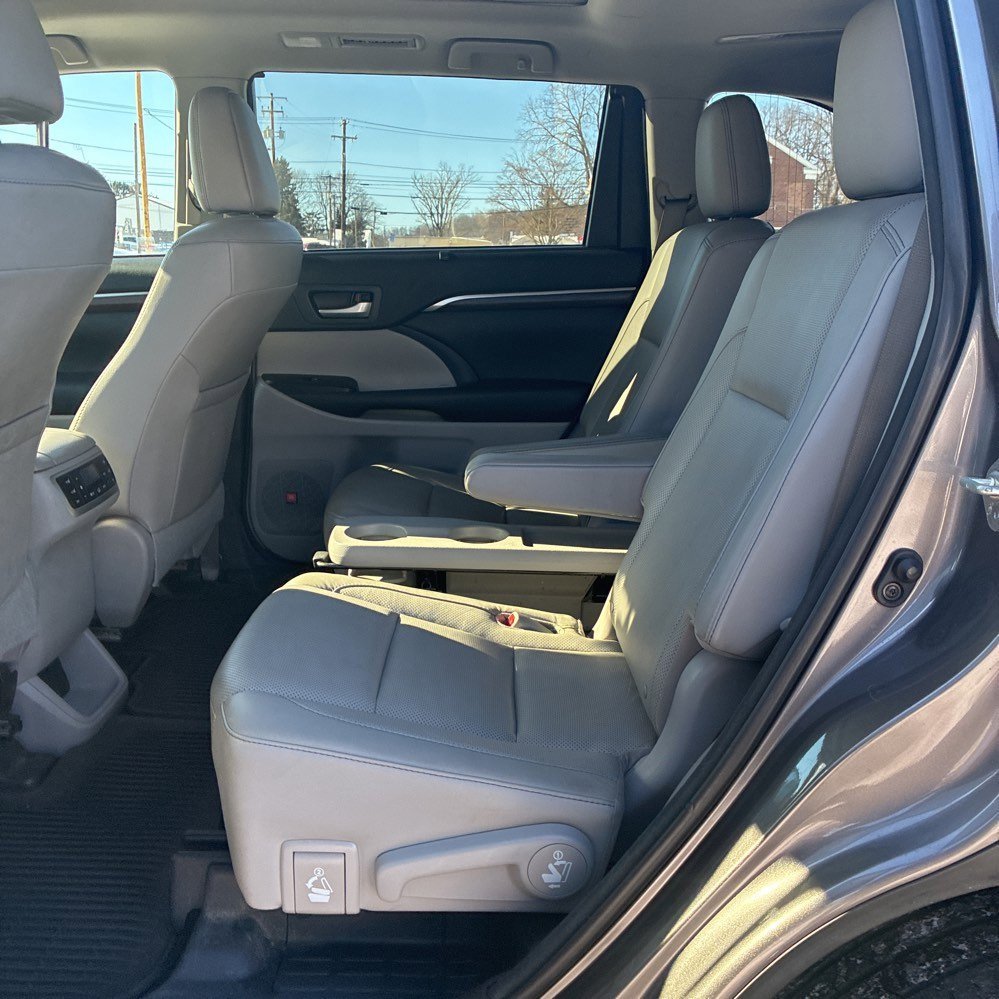 Used 2016 Toyota Highlander Limited Platinum image 3