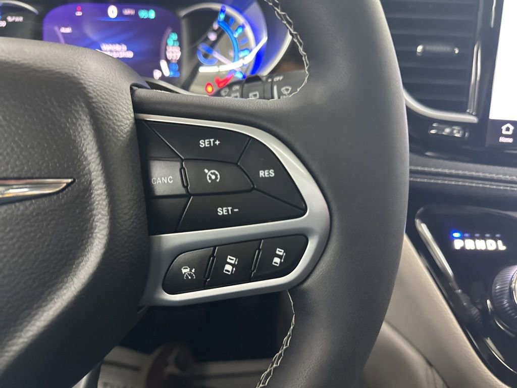 Used 2022 Chrysler Pacifica Limited image 34