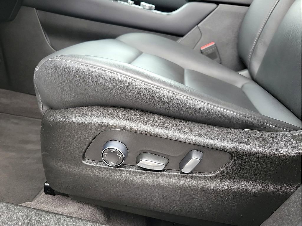 Certified 2025 Cadillac XT4 Premium Luxury image 6