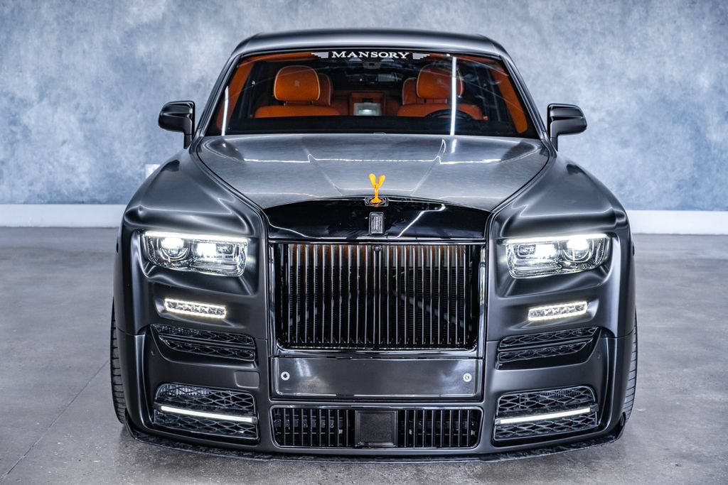 Used 2024 Rolls-Royce Phantom Sedan RWD image 3