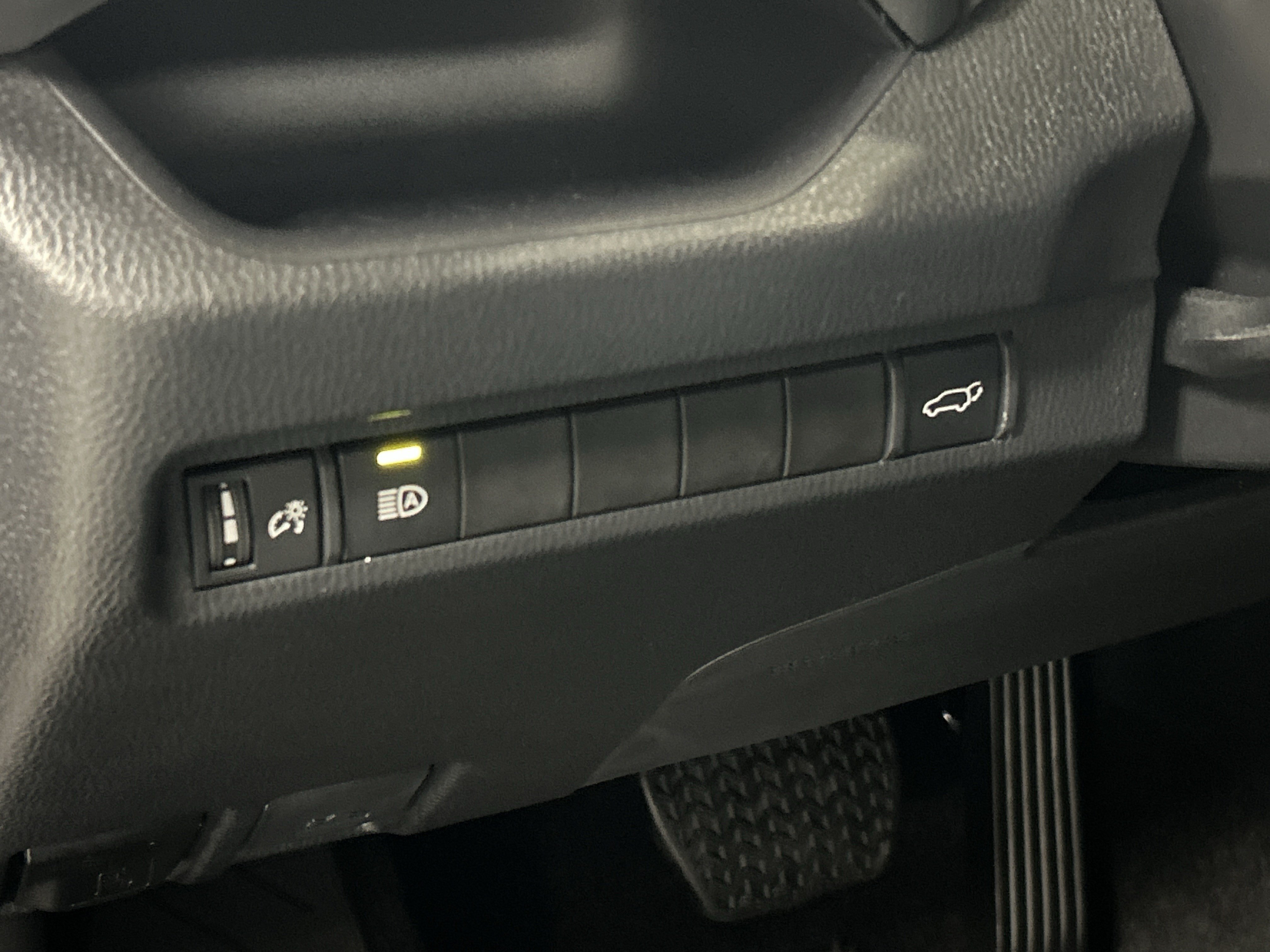 Certified 2025 Toyota RAV4 XLE w/ Convenience Package FWD image 34