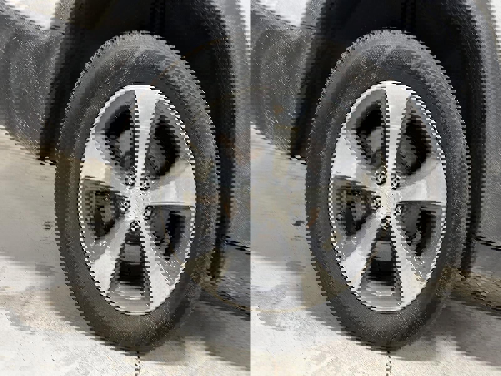 Used 2019 Jeep Cherokee Limited image 25