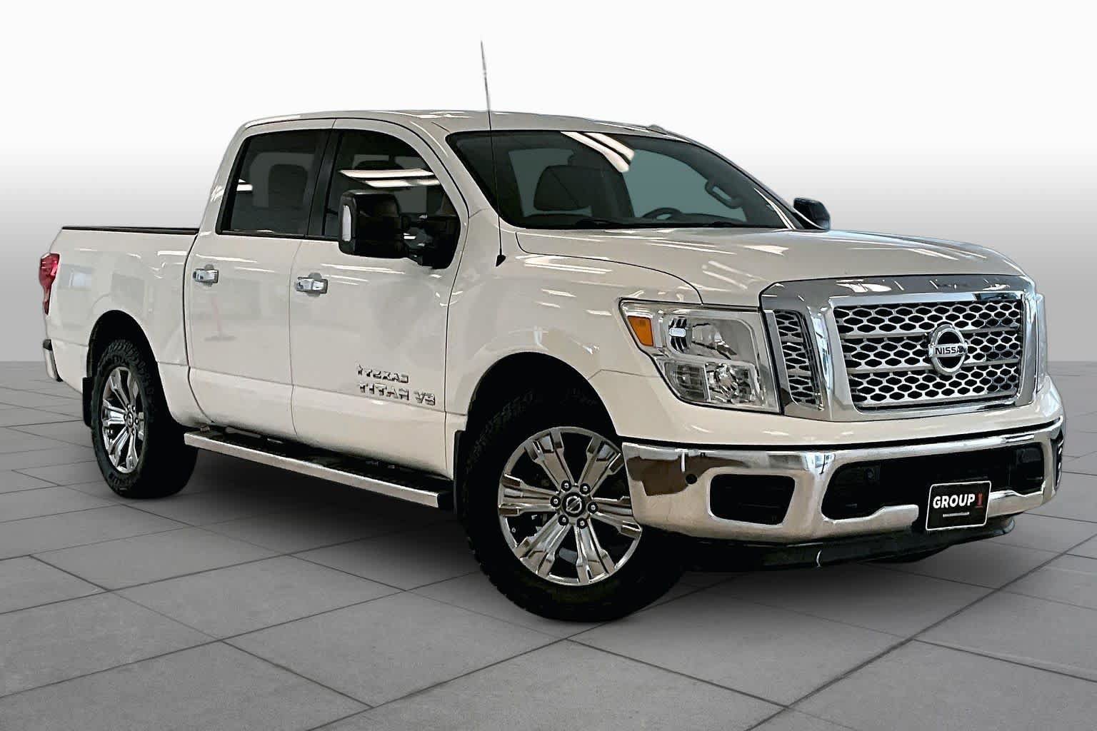 Used 2018 Nissan Titan SV w/ SV Convenience Package AWD/4WD image 2