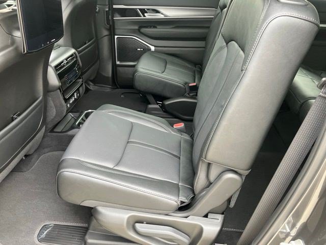 New 2026 Jeep Grand Wagoneer Limited w/ Convenience Group I AWD/4WD image 22