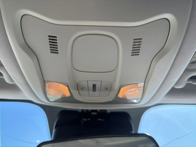 Used 2016 Jeep Renegade Latitude FWD image 29