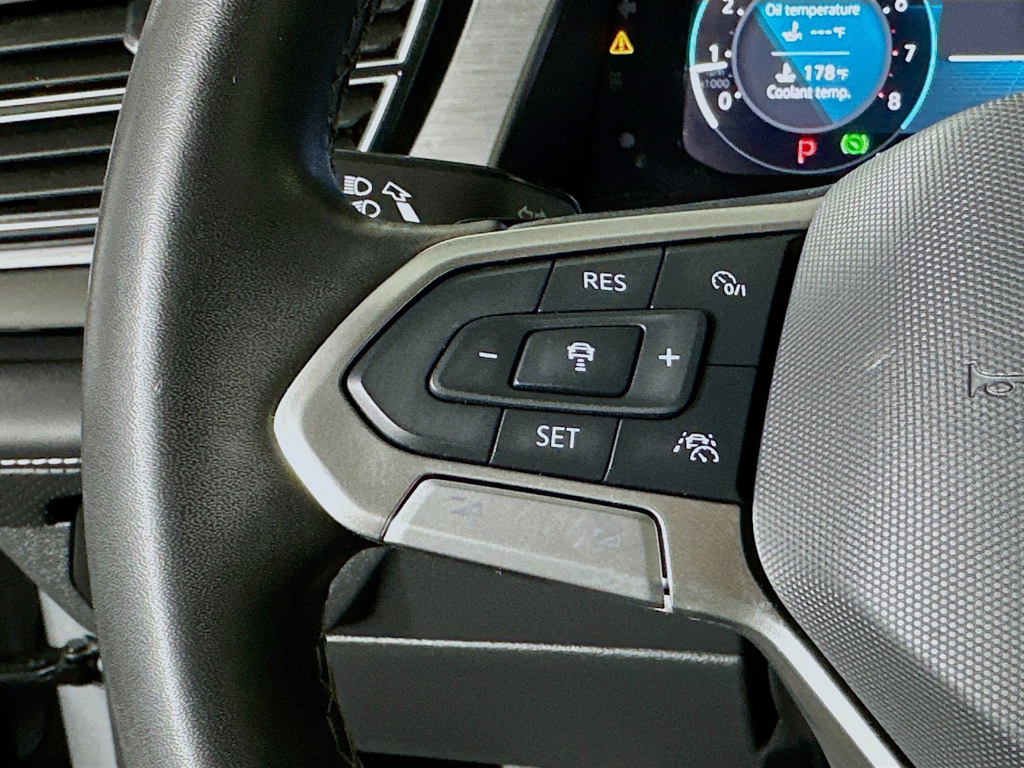 Used 2024 Volkswagen Atlas Cross Sport SE image 16