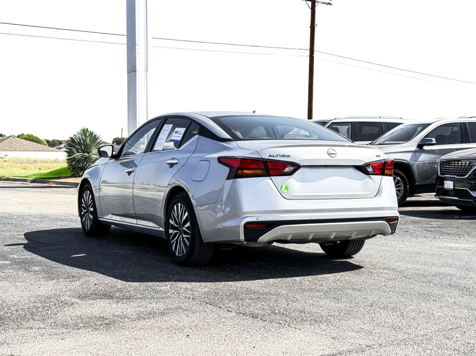 Used 2024 Nissan Altima 2.5 SV FWD image 12