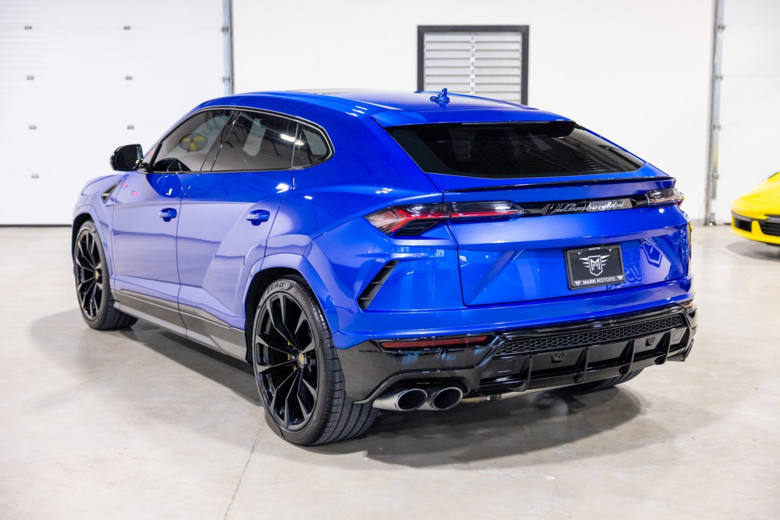 Used 2022 Lamborghini Urus AWD/4WD image 7