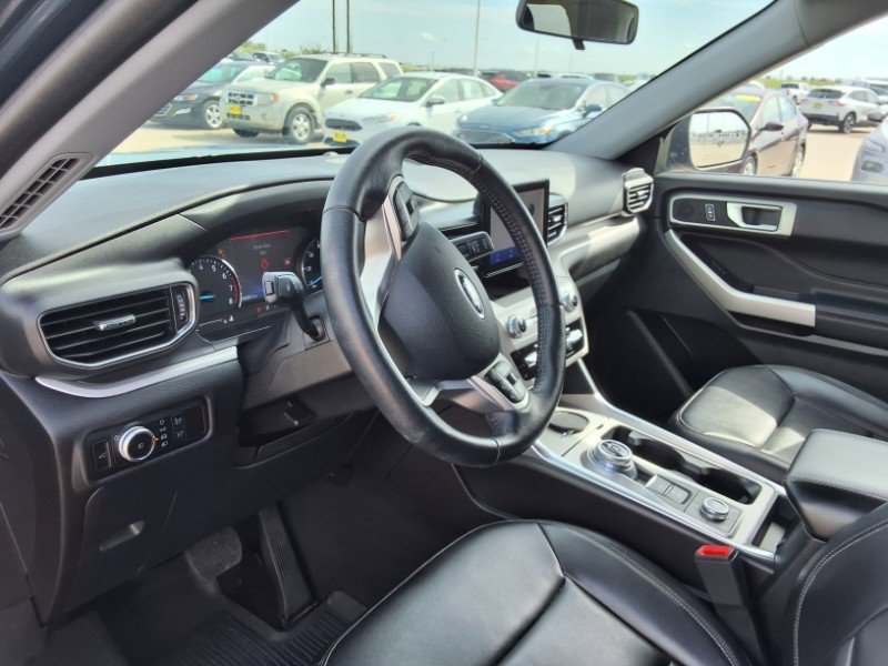 Used 2023 Ford Explorer XLT w/ Equipment Group 202A image 9