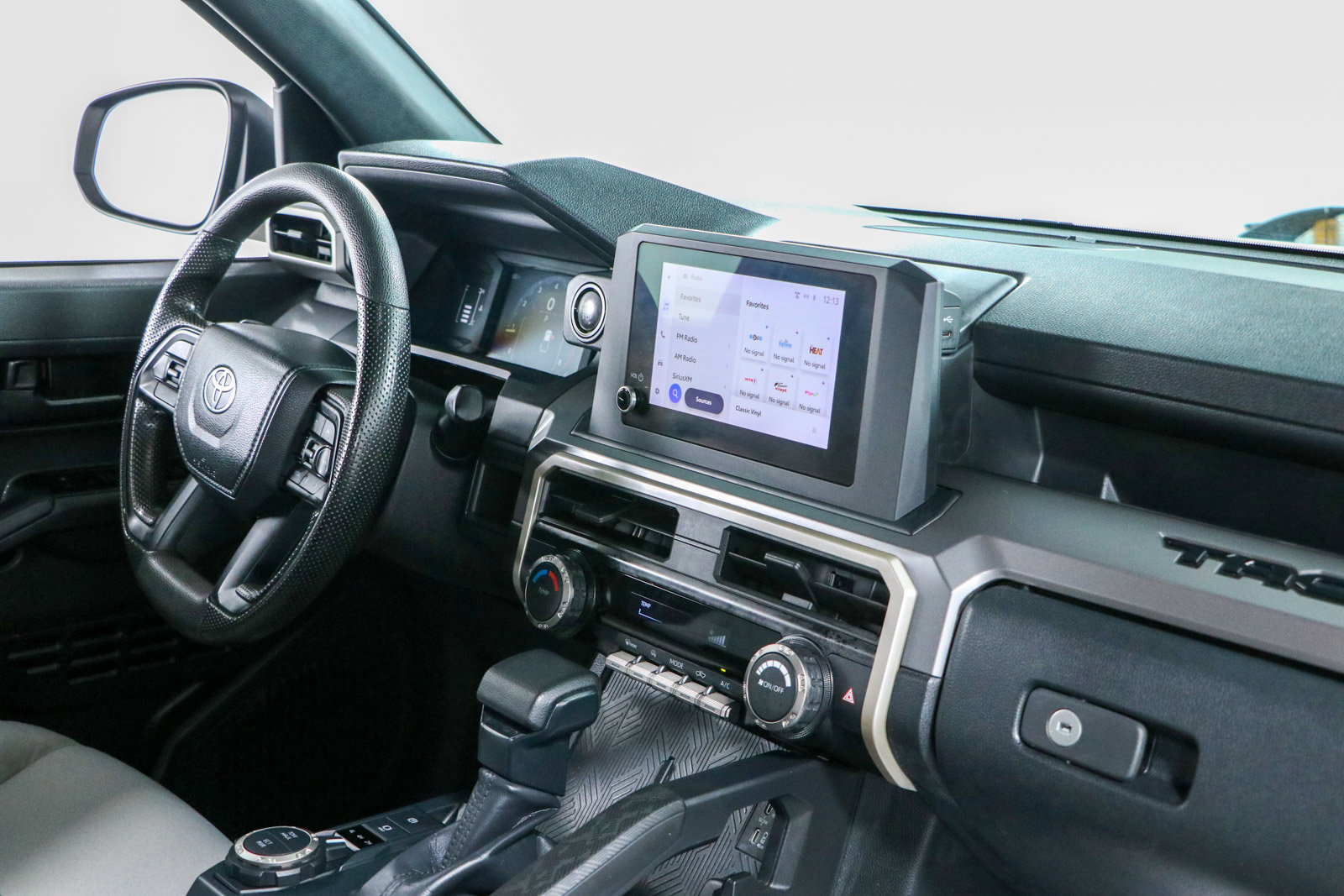 Used 2024 Toyota Tacoma SR5 AWD/4WD image 25