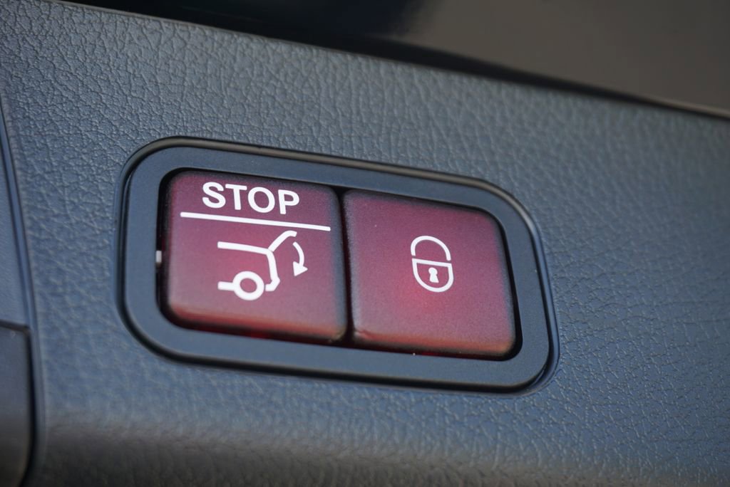 New 2025 Mercedes-Benz GLB 250 4MATIC image 76