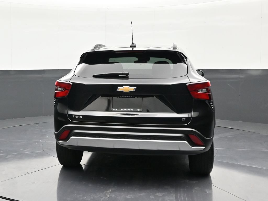 Used 2024 Chevrolet Trax LT FWD image 4