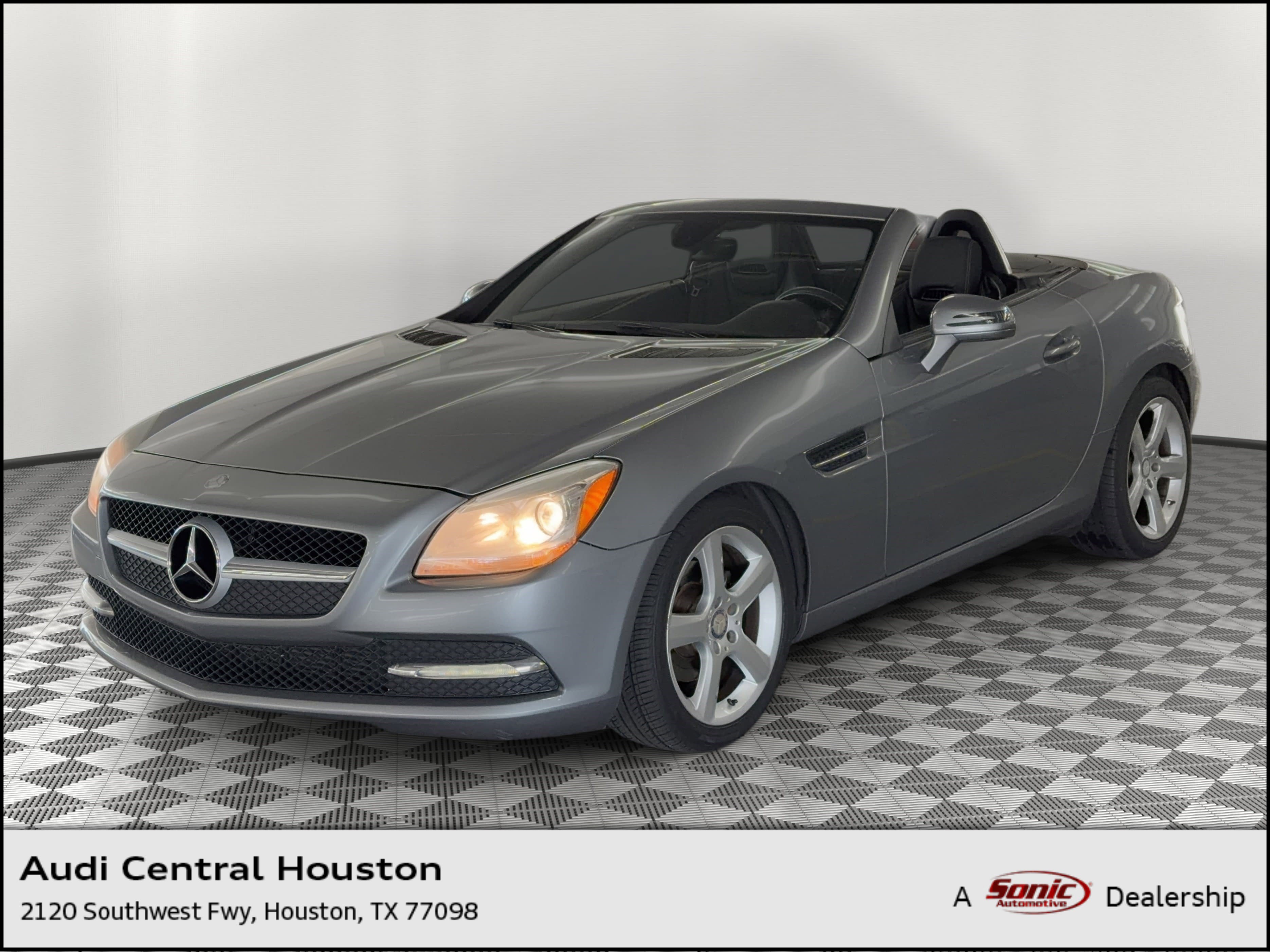Used 2015 Mercedes-Benz SLK 250 image 1
