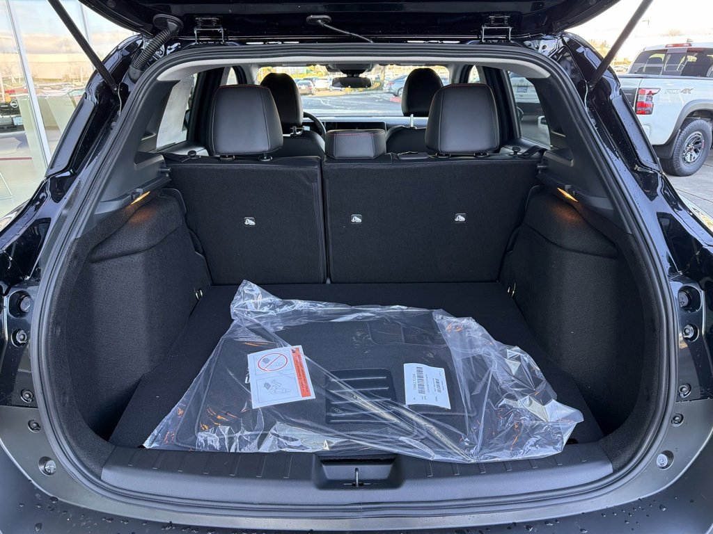 New 2026 Nissan Kicks SR w/ Cold Weather Package image 16