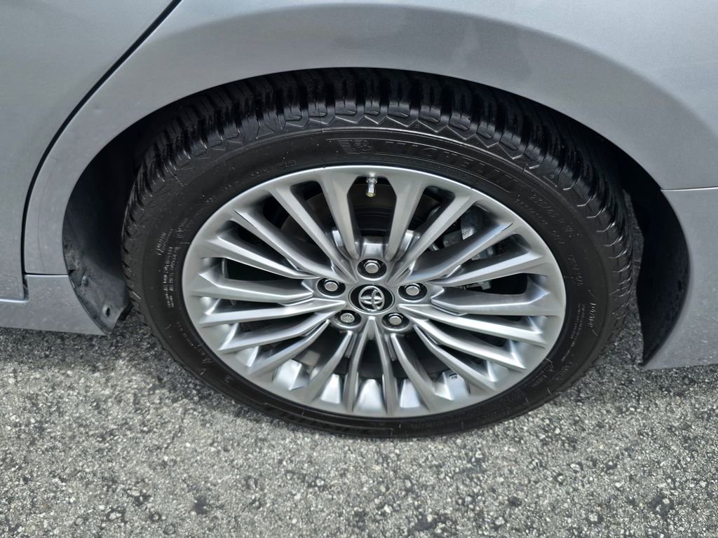 Used 2019 Toyota Avalon Limited w/ Advanced Safety Package FWD image 28