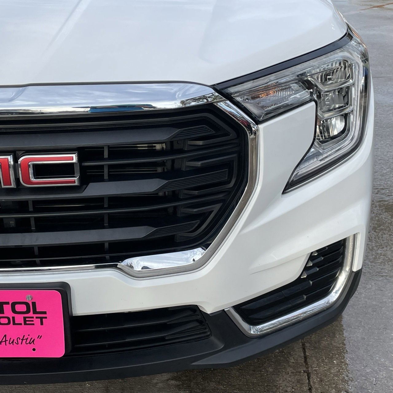 Used 2024 GMC Terrain SLE image 8