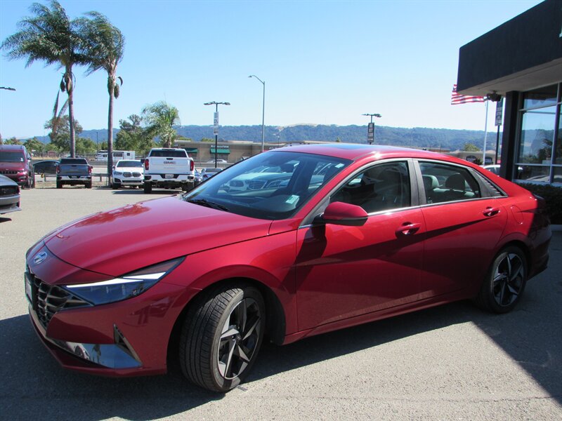 Used 2023 Hyundai Elantra Limited FWD image 4