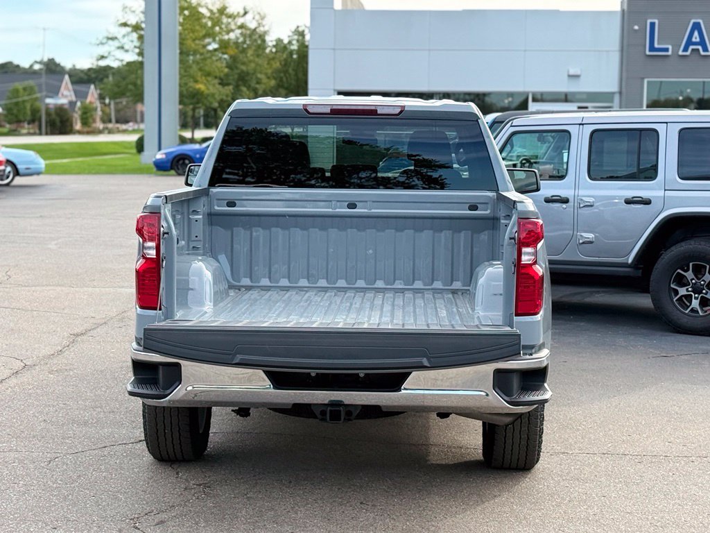 Used 2024 Chevrolet Silverado 1500 LT AWD/4WD image 33
