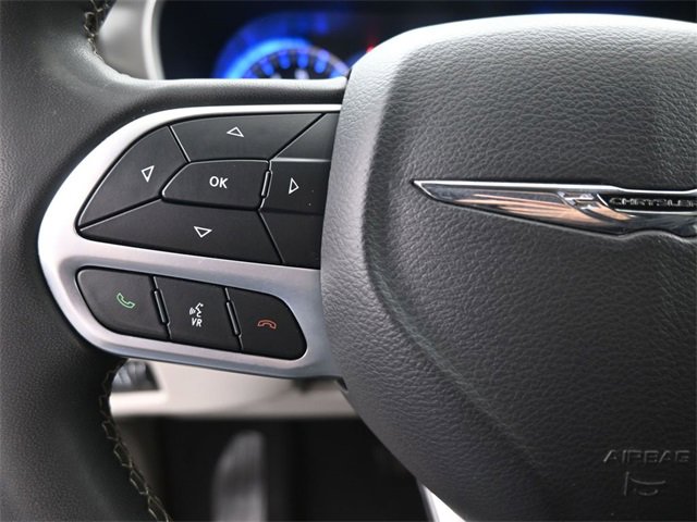 Used 2023 Chrysler Pacifica Touring-L image 2