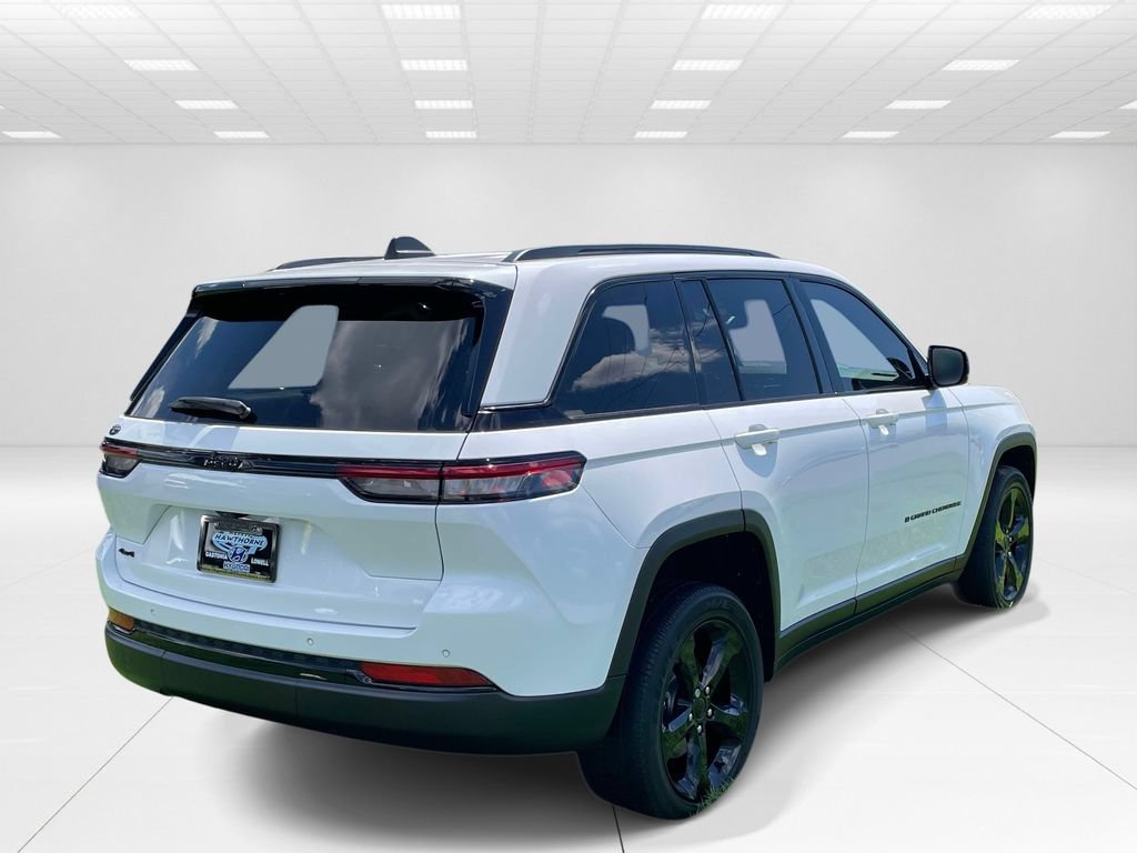 Used 2023 Jeep Grand Cherokee Altitude AWD/4WD image 6