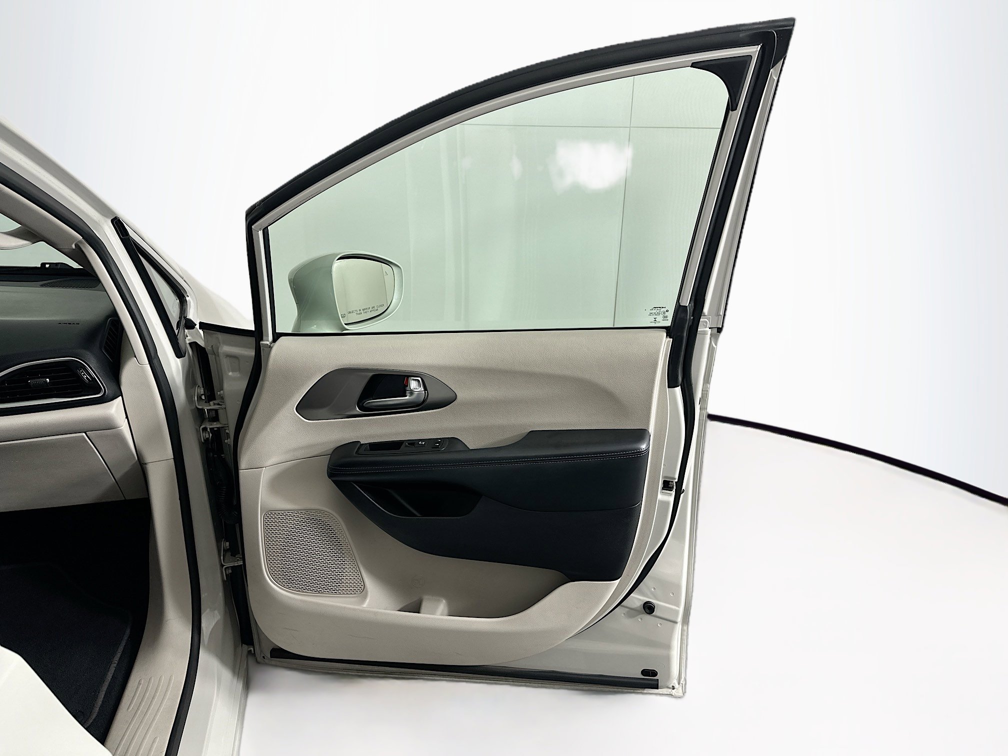 Used 2021 Chrysler Pacifica Touring-L image 33