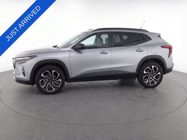 Used 2024 Chevrolet Trax RS w/ Driver Confidence Package image 4