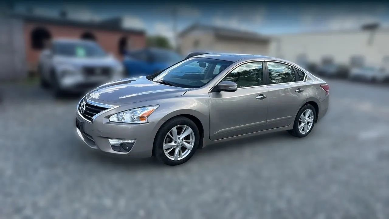 Used 2013 Nissan Altima 2.5 SV w/ 2.5SV Convenience Pkg FWD image 2