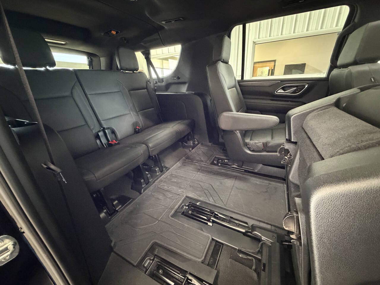 Used 2024 Chevrolet Suburban LT w/ Luxury Package AWD/4WD image 31