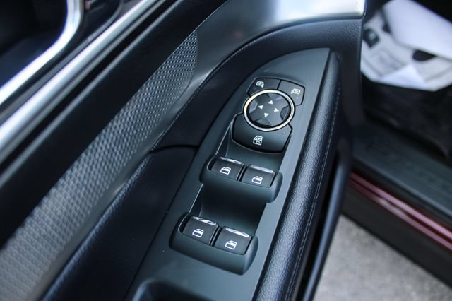Used 2019 Ford Explorer XLT w/ Equipment Group 202A FWD image 11