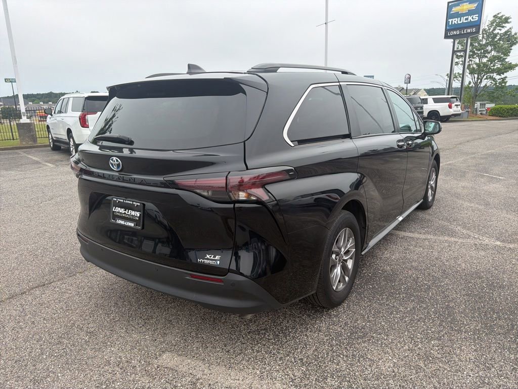 Used 2024 Toyota Sienna XLE FWD image 5
