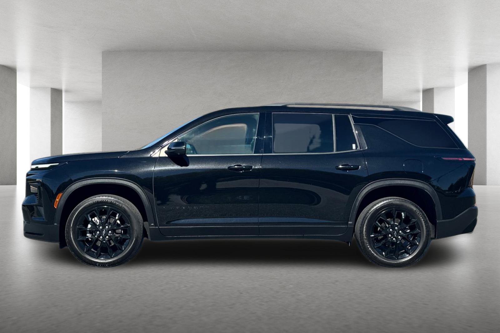 Used 2024 Chevrolet Traverse LT w/ Midnight/Sport Edition FWD image 7