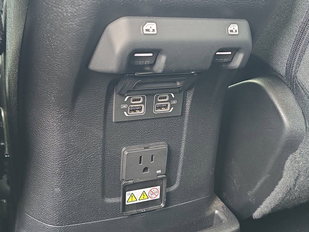 Used 2025 Jeep Wrangler Unlimited Sahara AWD/4WD image 15