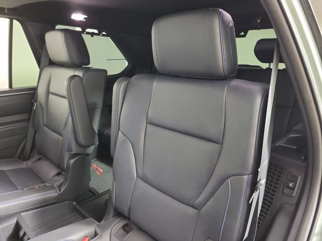 Used 2025 Toyota Sequoia Platinum AWD/4WD image 13
