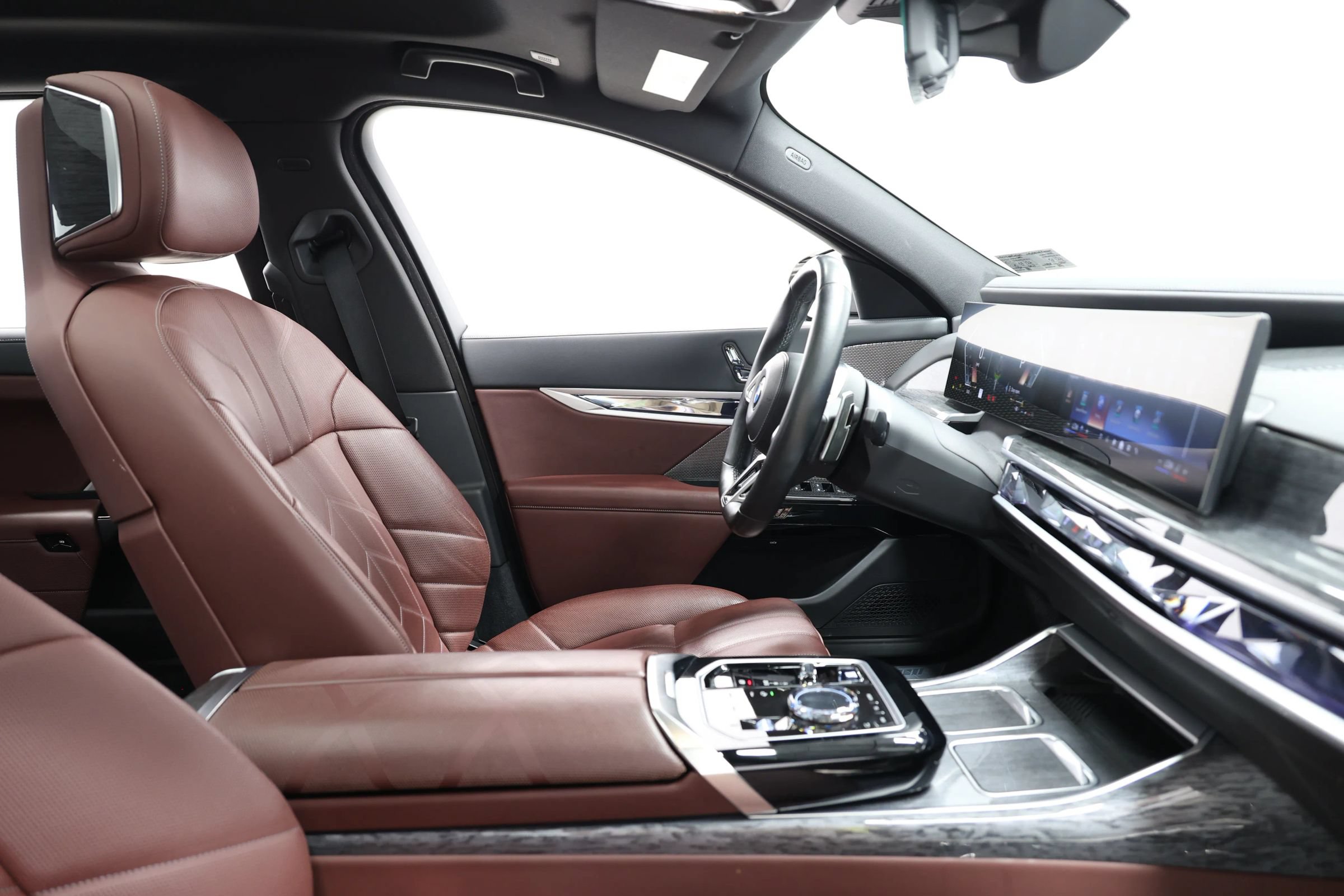 Used 2023 BMW 740i w/ Parking Assistance Package RWD image 95