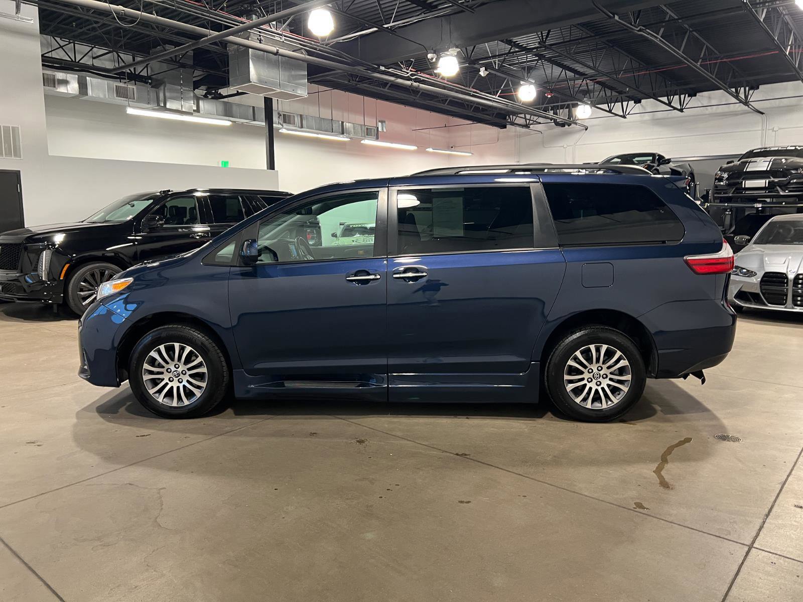 Used 2018 Toyota Sienna XLE w/ XLE Navigation Package image 6