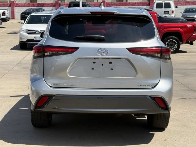 Used 2023 Toyota Highlander Limited FWD image 5