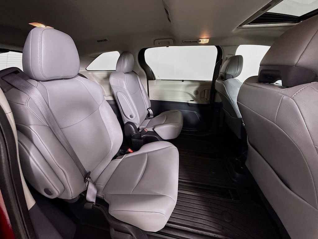 Certified 2022 Toyota Sienna XLE image 31