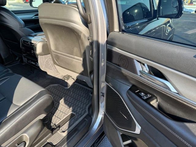 Used 2024 Jeep Wagoneer L Series II w/ Convenience Group I image 12