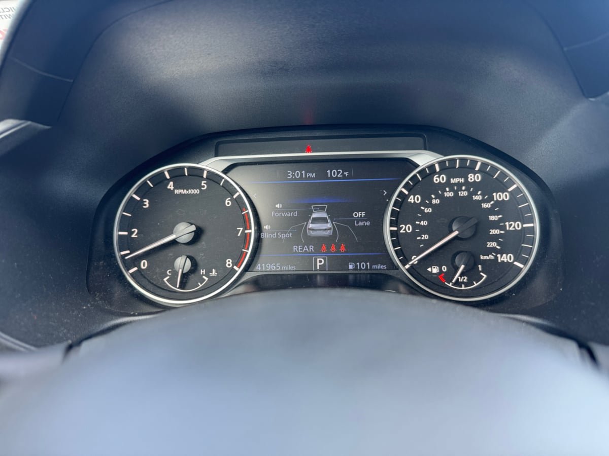 Used 2024 Nissan Altima 2.5 SV FWD image 12