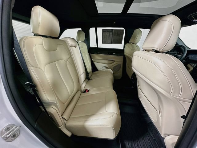 Used 2023 Jeep Grand Cherokee Limited w/ Black Appearance Package AWD/4WD image 33