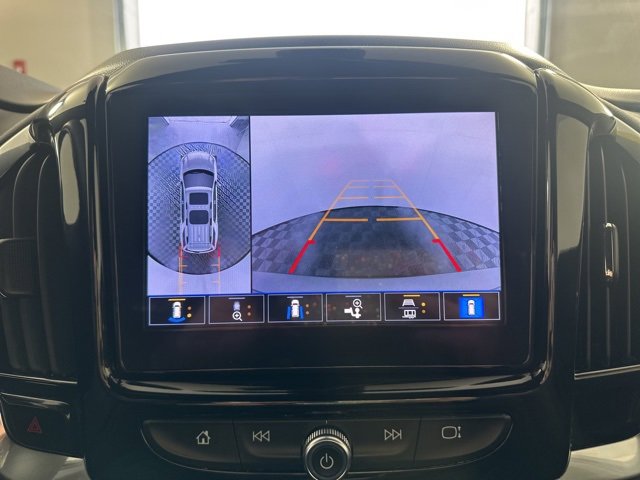 Used 2023 Chevrolet Traverse LT w/ Rear Camera Mirror Package image 27
