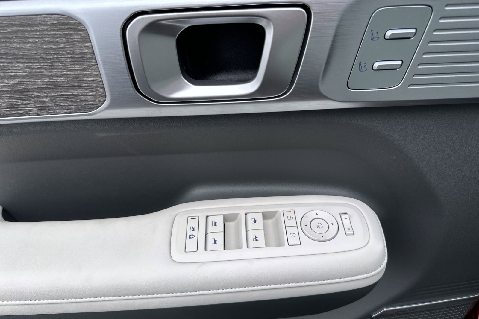 Used 2025 Hyundai Santa Fe Limited image 10