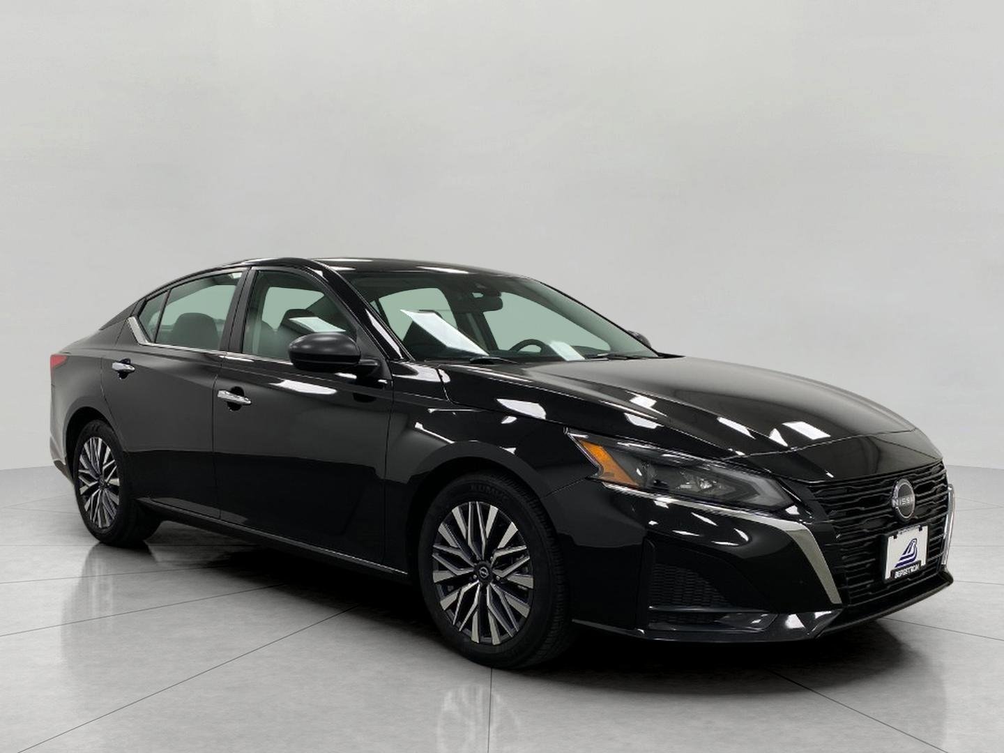 Certified 2025 Nissan Altima 2.5 SV FWD image 1