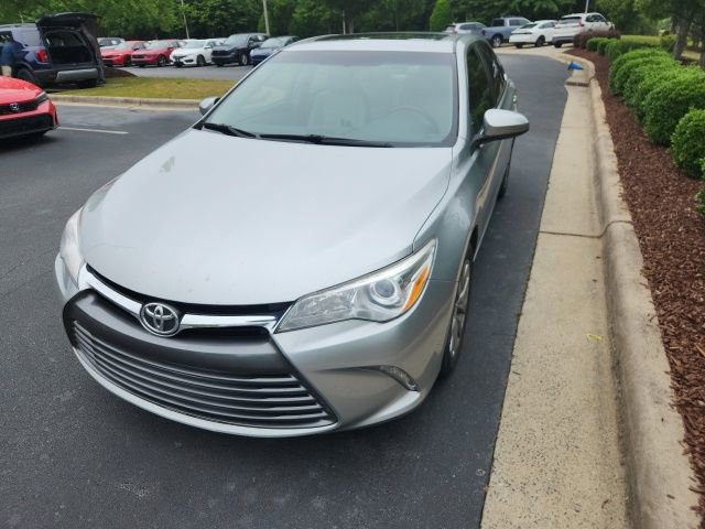 Used 2017 Toyota Camry XLE w/ Moonroof Package FWD image 1