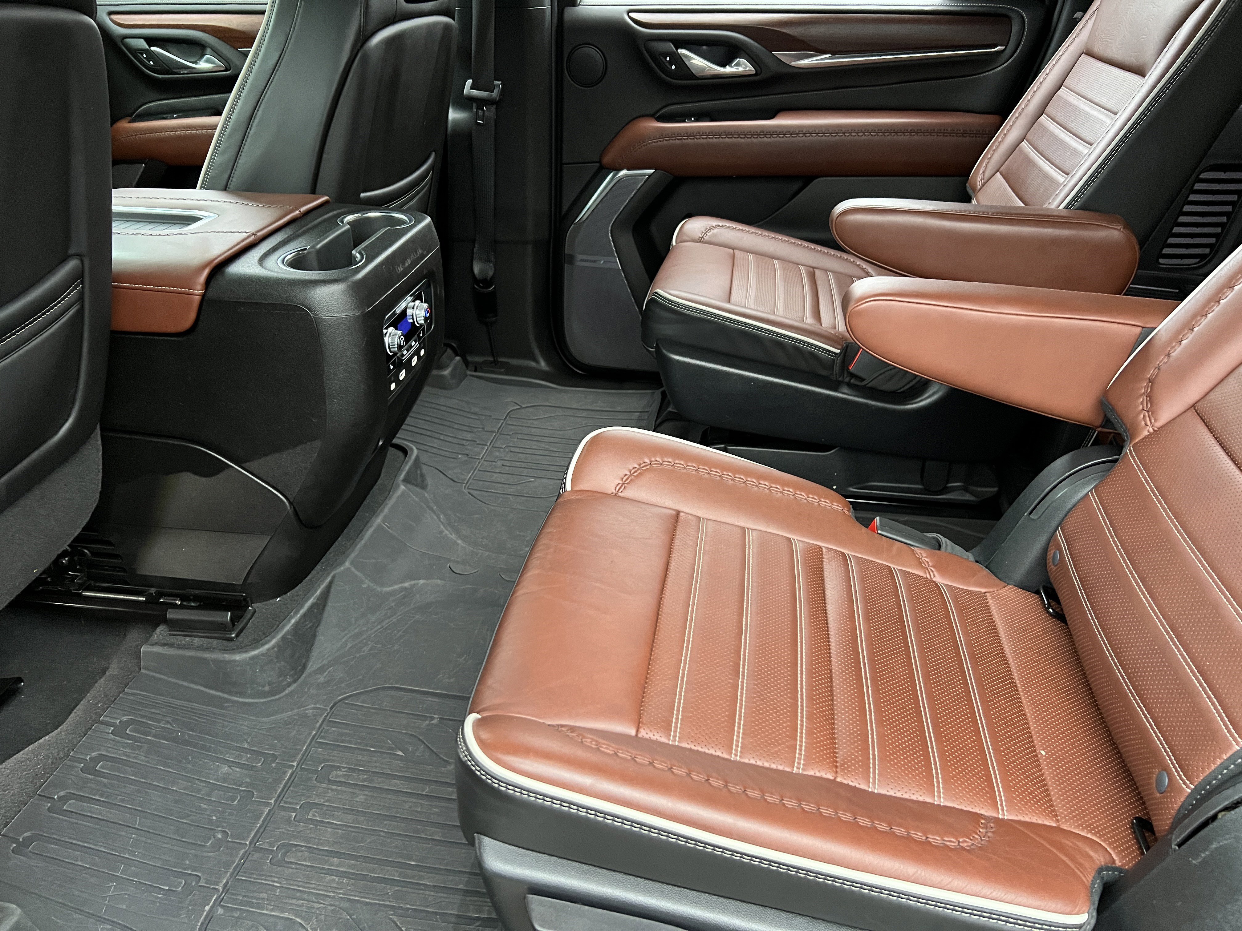 Used 2023 GMC Yukon XL Denali Ultimate w/ LPO, Floor Liner Package image 15