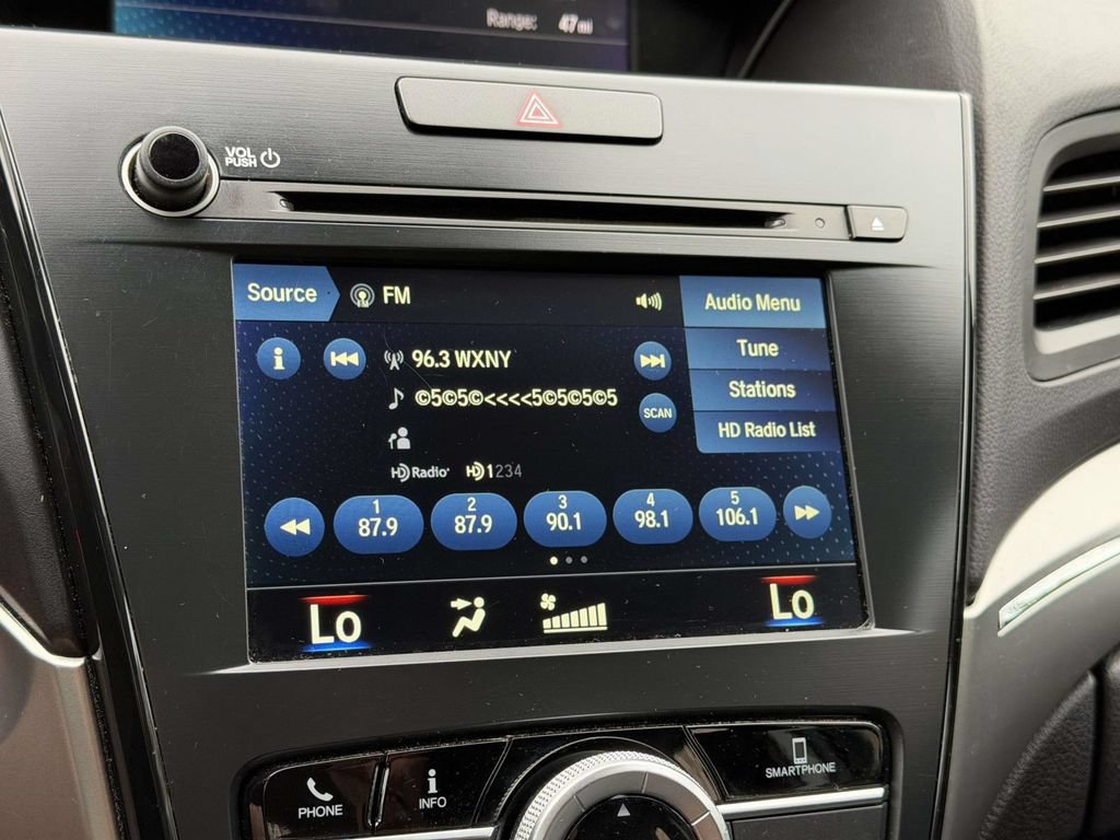 Used 2019 Acura ILX w/ Premium Package FWD image 4