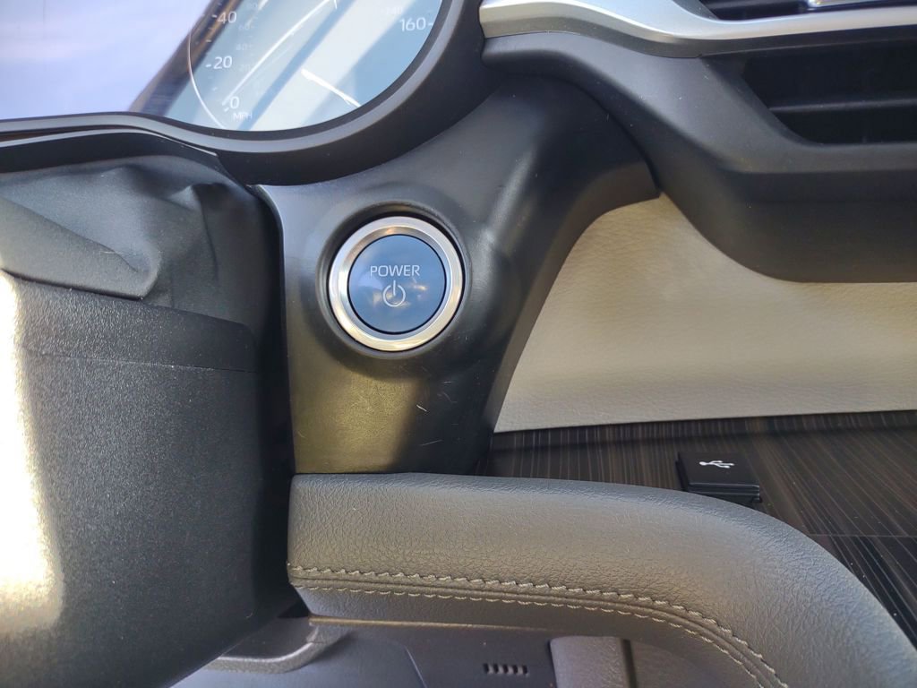 Used 2021 Toyota Sienna Limited image 37