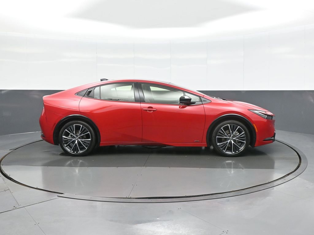 Used 2025 Toyota Prius XLE image 8